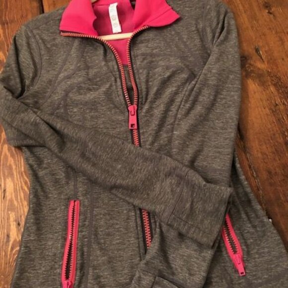 Lululemon Define Jacket Grey with Hot pink trim - Picture 4 of 4
